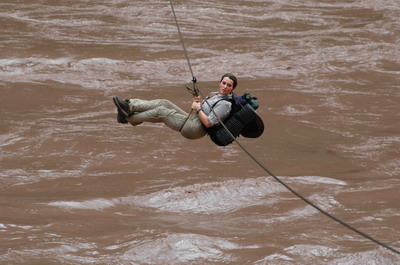 Priscilla Telmon, Yunnan Chine, travers&eacute;e de fleuve &agrave; l'aide de c&acirc;bles