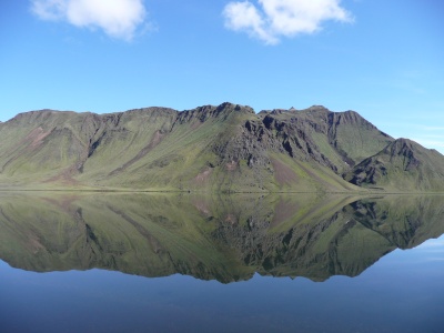 De Landmannahellir à Landmannalaugar : lac de Lö?mundarvatn pas un souffle d'air : rare en Islande