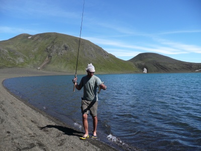 De Landmannahellir à Landmannalaugar : pêche fructueuse au lac de Dómadalsvatn