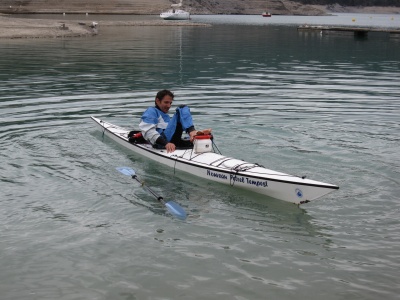Remont&eacute;e &agrave; bord du kayak avec la combi et sans avoir pied (&ccedil;a le fait bien)