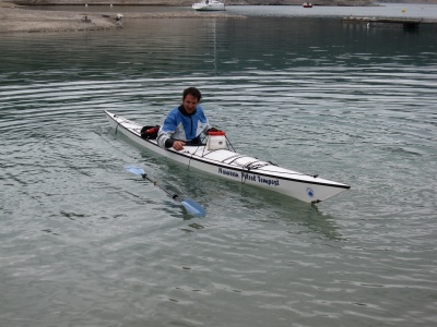 Remont&eacute;e &agrave; bord du kayak avec la combi et sans avoir pied (et hop c'est reparti)