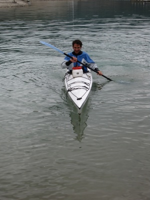 Remont&eacute;e &agrave; bord du kayak avec la combi et sans avoir pied (et hop c'est reparti)
