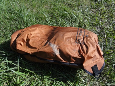 La valve permet de chasser l'air et d'obtenir un sac tr&egrave;s compact