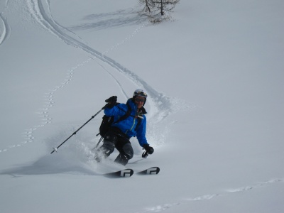 Encore une sortie avec les Drift, 1m de poudre dans le Queyras, le baton qui s'enfonce jusqu'à la poignée et avec ces cotes, on vole au-dessus. Magique et grisant !