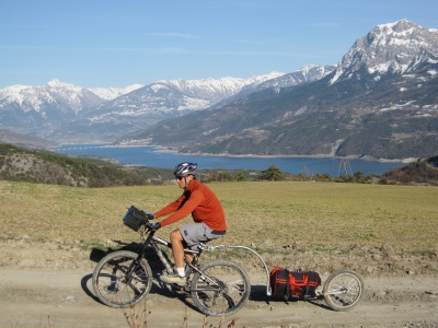 Remorque &agrave; v&eacute;lo Oxtail avec le sac fourni  (une trousse &agrave; outil en tissu fort). Ce sac est assez petit.