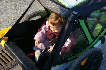 Remorque v&eacute;lo enfant Bellelli Trail Tots, habitacle (pour 1 ou 2 enfants) tr&egrave;s spacieux