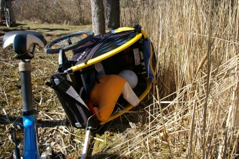 Le mannequin "crash test" pour les tests en terrain difficile ! Le renversement : le problème principal des remorques à 2 roues en terrain difficile