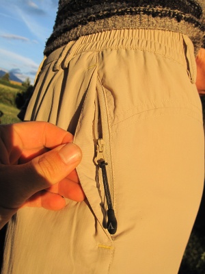 Pantalon Cimalp Aida, une poche révolver zippée de chaque côté