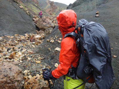 Nous marchons des heures d'affilée sous la pluie avec un sac à dos de plus de 10 kg, la Tecto FL est bien imperméable (région du Landamannalaugar, Islande)