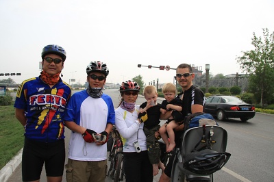 Voyage à vélo Pekin Strasbourg cyclo famille, 2 enfants