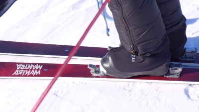 Les surbottes s'ajustent parfaitement aux chaussures.