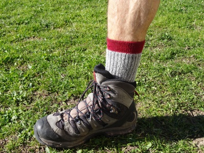 Chaussette Homme portée avec des chaussures montantes de randonnée