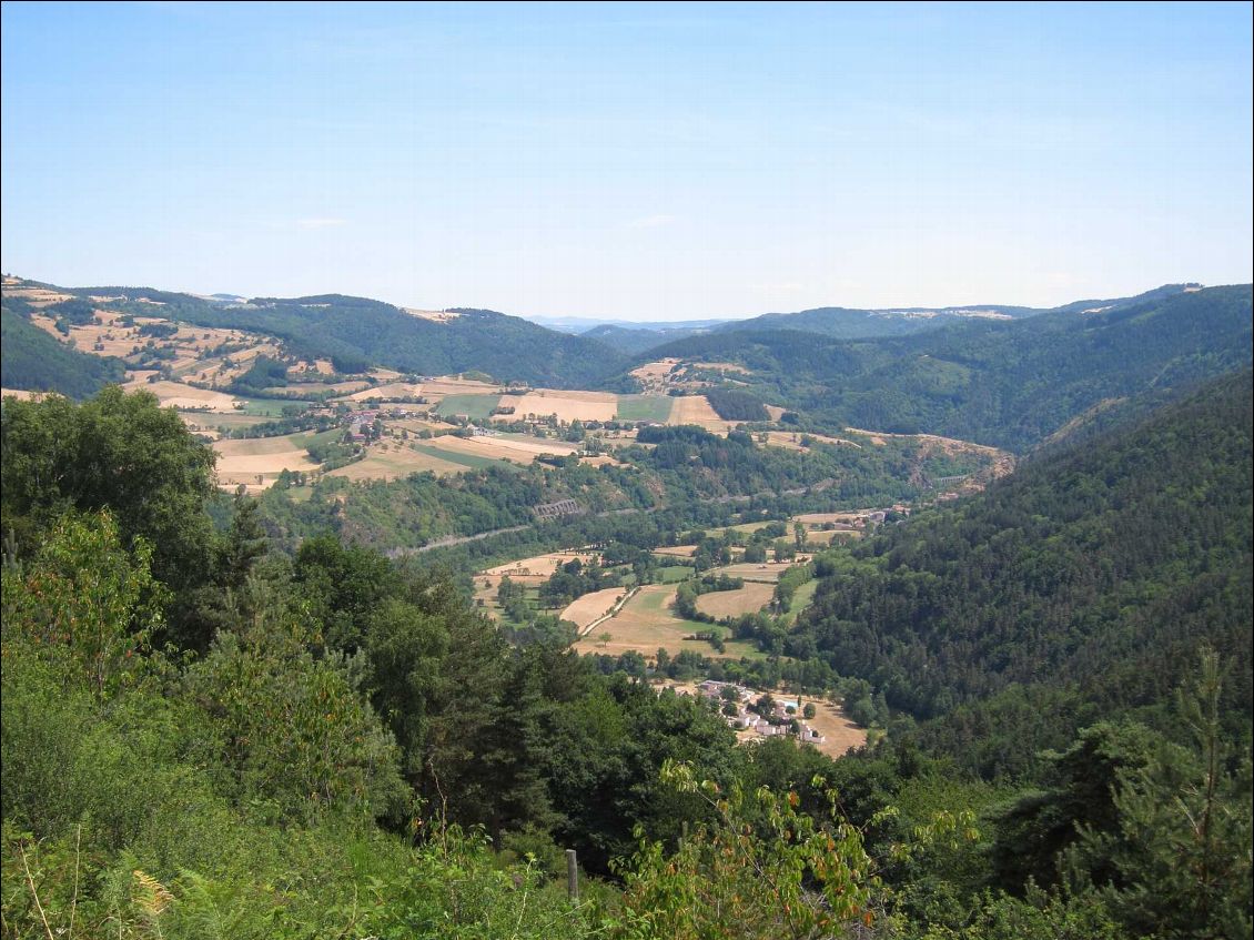 La vallée du Haut Allier et le village d'Alleyras