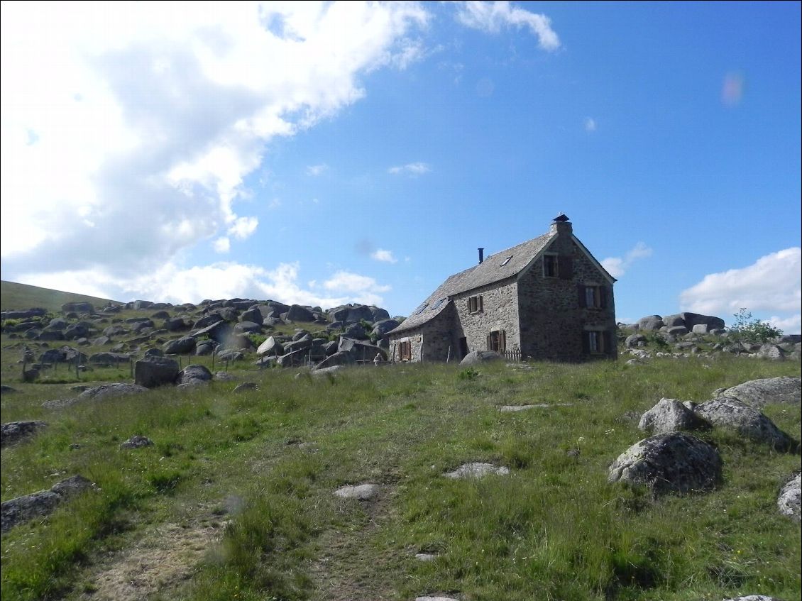 Le refuge des rajas, au milieu de cet étrange pierrier