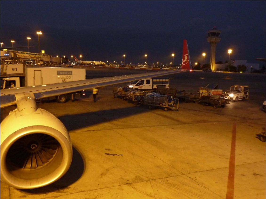 Aéroport d'Istambul. Les vélos sont embarqués