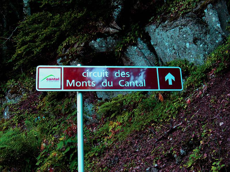 Couverture de Le circuit des Monts du Cantal