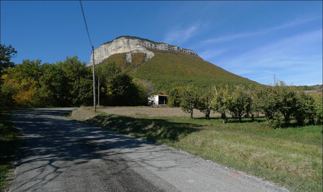 Dans la montée du col de Faye. Le soleil tape, mais c'est l'automne, alors la température est toujours agréable pour grimper.