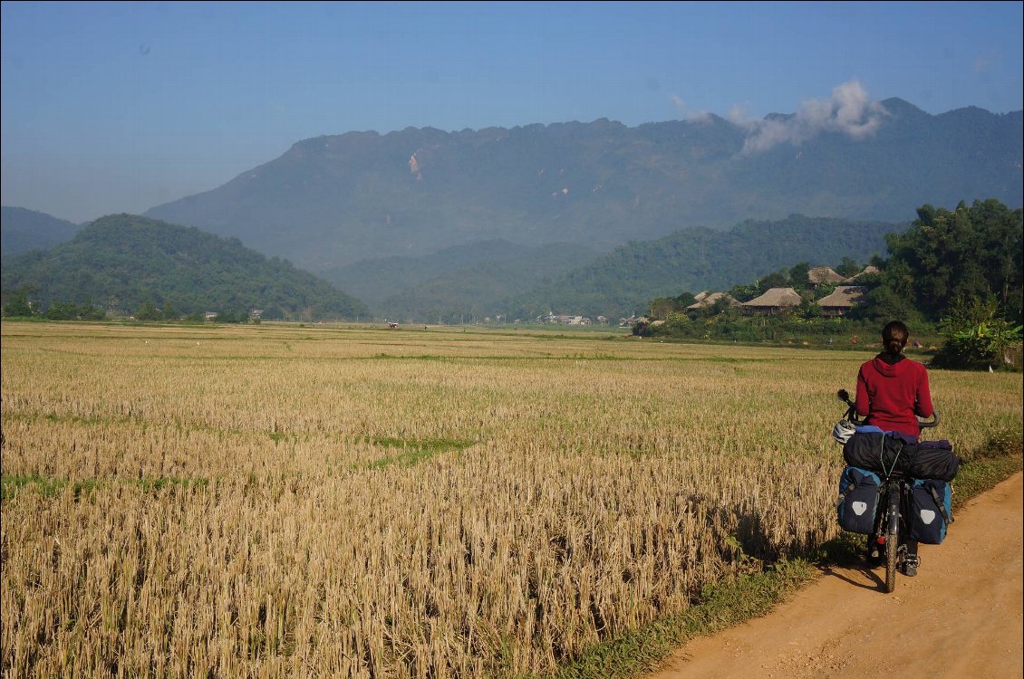 Village Thaï dans la campagne de Mai Chau