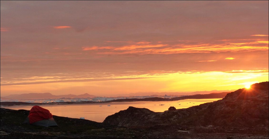 35# Philippe DELUCHAT
Groenland été 2016
Minuit rougeoyant jusqu’à la tente