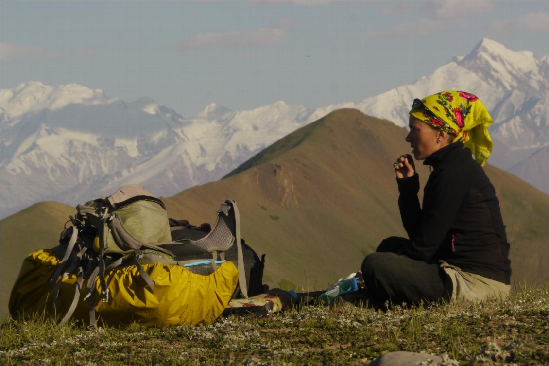 Bivouac dans les montagnes du Kirghizstan, 2013.
Pieds Libre, nomade depuis 7 ans
Par Caroline Moireaux