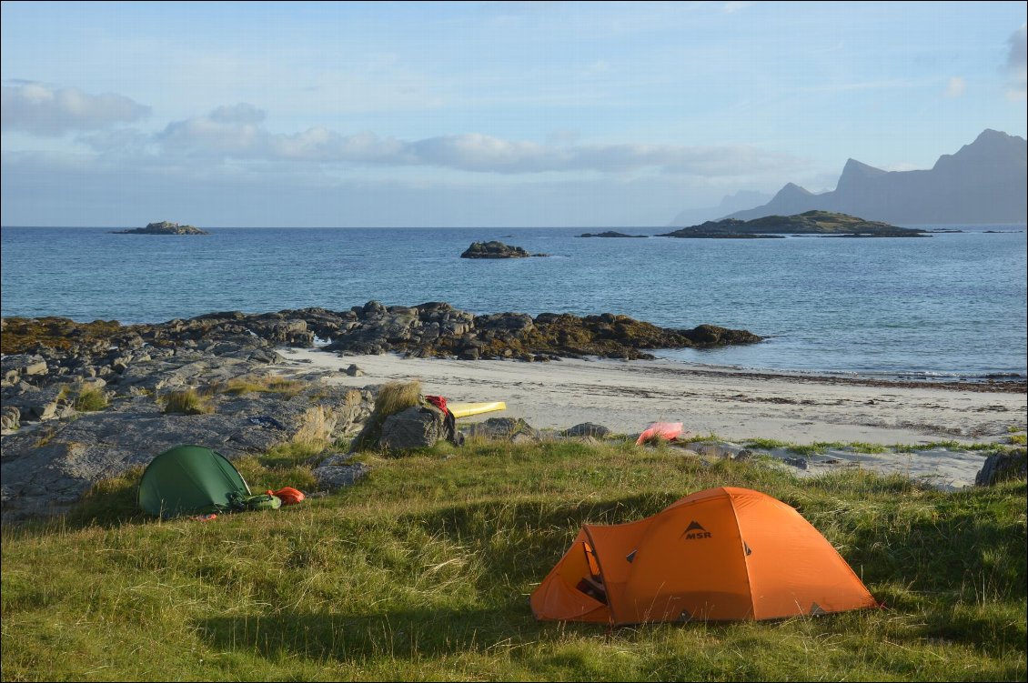 Bivouac lors d'un trip kayak de mer aux Lofoten
Photo Yannick Véricel
Voir son  site Web, ainsi que son  carnet sur Mytrip.