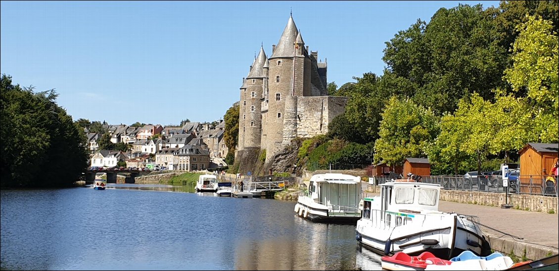 Le long du canal de Brest à Nantes