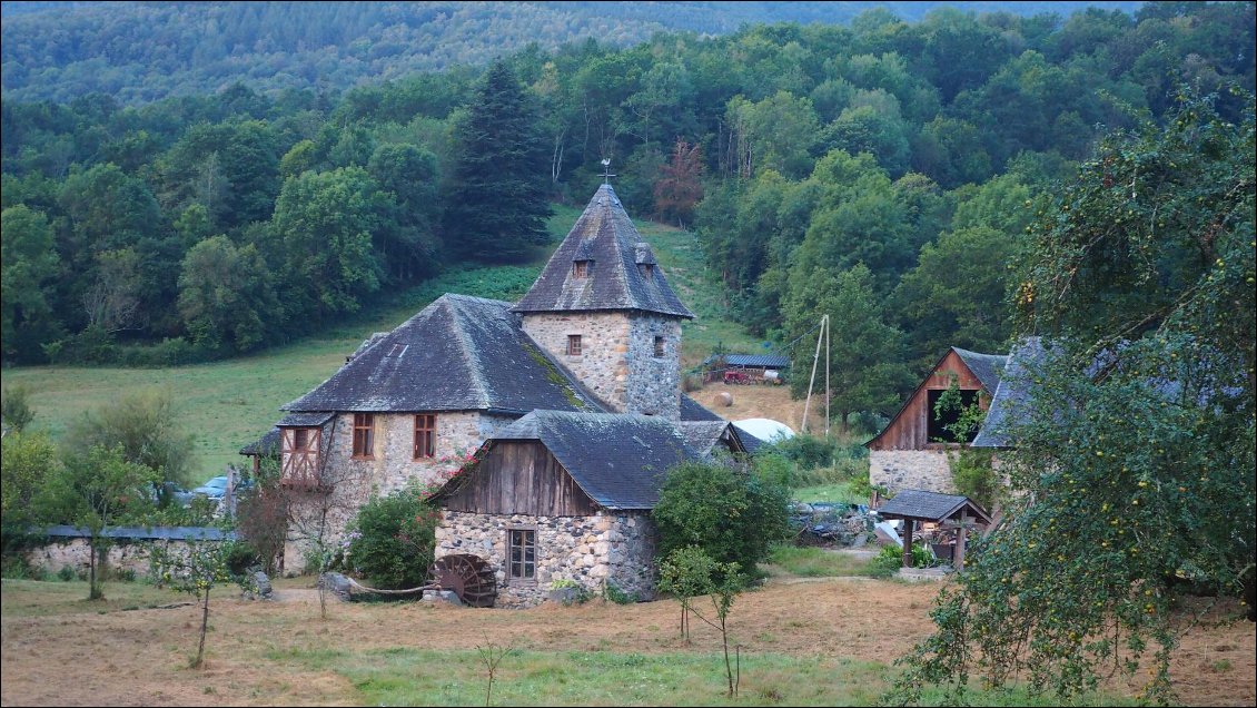 J31 : les vieilles maisons de la campagne isolées de l'Ariège