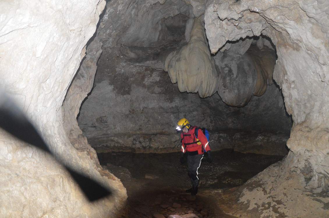 Saint-Hymetière-sur-Valouse. À la découverte du monde souterrain dans la grotte de la Caborne du Bœuf.
Photo : Yannick Vericel
LyonUrbanKayak