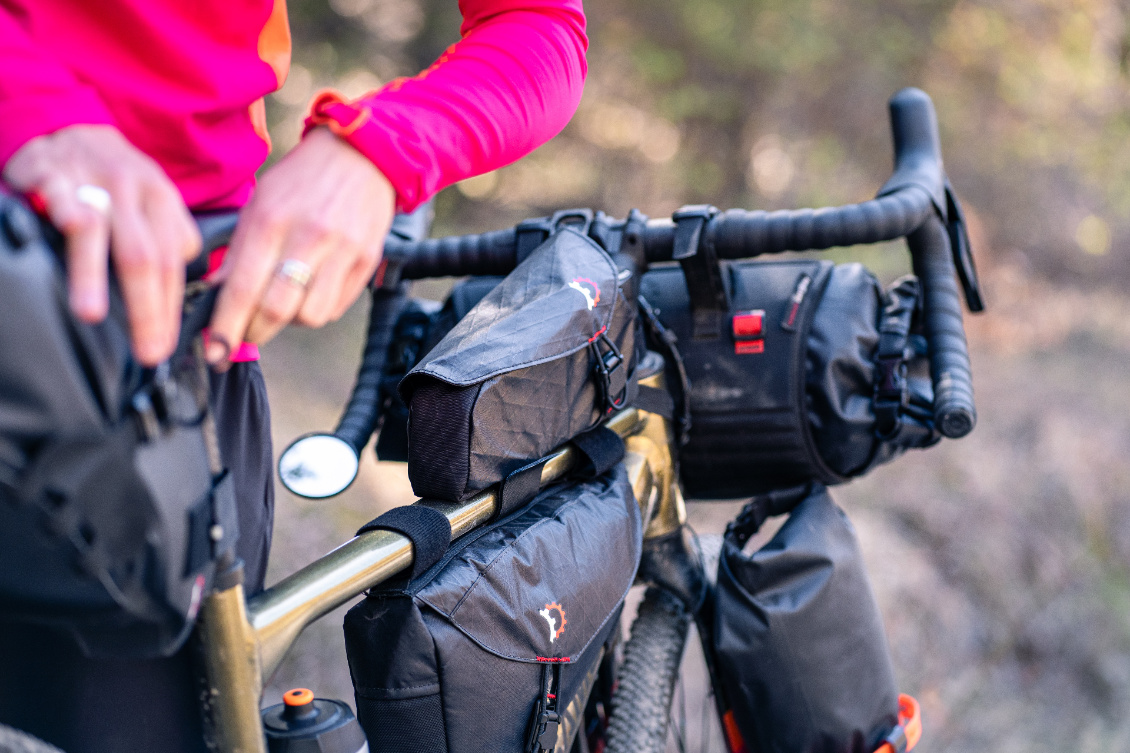 Bikepacking = plein de petits et moyens volumes pour ranger ses affaires.