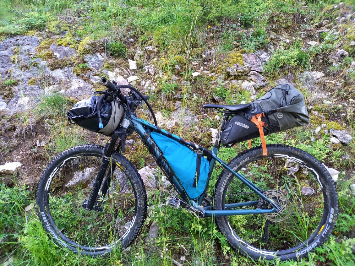 my bike - mon canyon - mon vélo voyage - mon mari de voyage - Bike ultra Light - itinèrent - comme tu es beau -