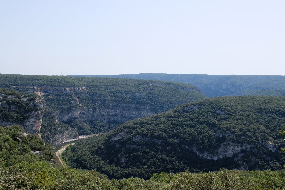 Vue sur les gorges de l'Ardèche depuis la fameuse route des crêtes