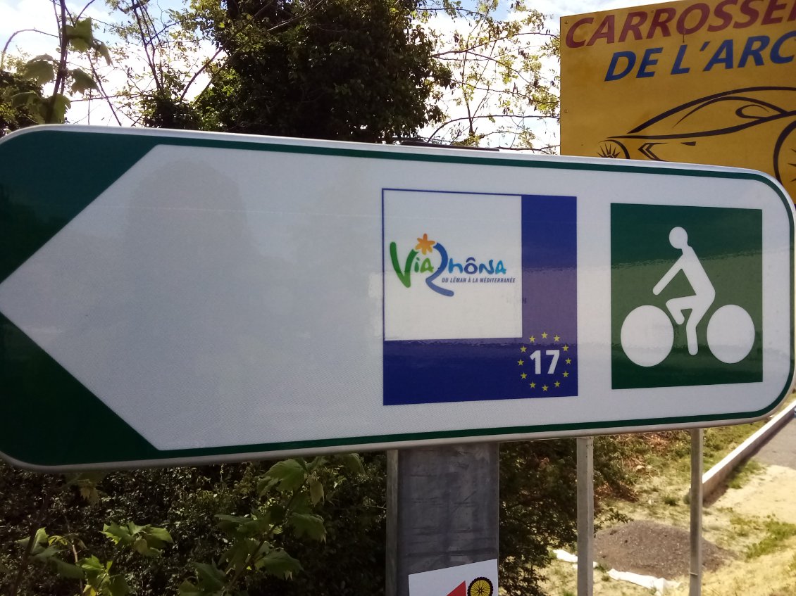 La Via Rhôna, voie cyclable qui longe le Rhône.