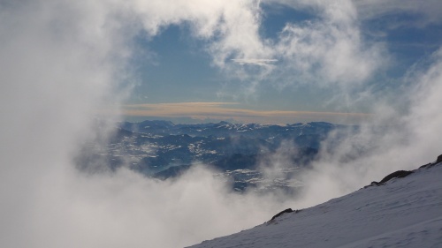 Bonne année 2009 (les locaux de la rédaction aperçus depuis les pentes du Piolit))