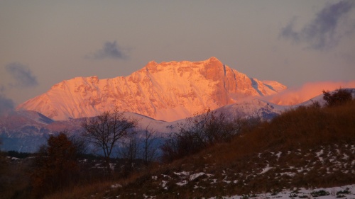 Bonne année 2009 (Le Pic de Bure vu depuis les locaux de la rédaction au petit matin)