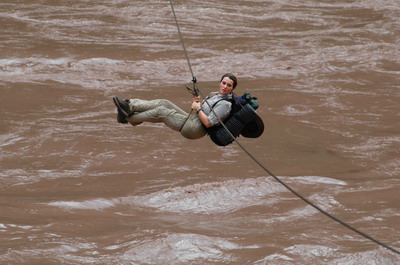 Priscilla Telmon, Yunnan Chine, traversée de fleuve à l'aide de câbles