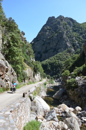 En remontant les gorges d'Héric dans le massif du Caroux