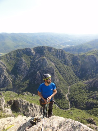 Au relai dans le massif du Caroux