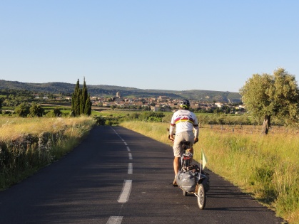 En cherchant le bivouac du soir dans le Minervois, en arrivant à La Livinière