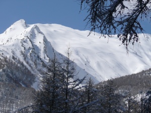 Grandes plaques sur la face nord de Costa Rouenda (Hautes-Alpes), photo : Carnets d'Aventures