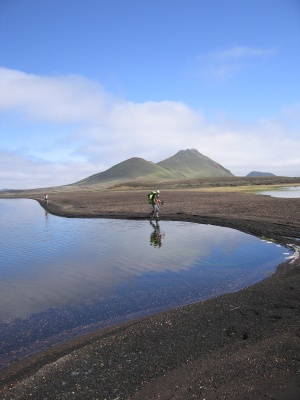 De Landmannahellir à Landmannalaugar : au bord du lac Frostasta?avatn 