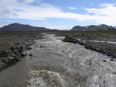 Trek Landmannalaugar–Thorsmörk : Laugavegur étape 3, de grosses rivières glacières se franchissent à l'aide de passerelles