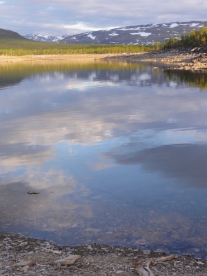 Ce lac fait environ 50km de long, c'est un lac de barrage, on peut accéder à un autre lac naturel après un portage de 1000m environ. Cet autre lac fait environ 30km, et il y en a ensuite encore un mais là le portage est nettement plus conséquent.