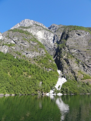 Les longs fjords de la région des fjords au nord de Bergen. Ici le très connu et spectaculaire Naerøy fjorden où l'on croise beaucoup de kayak de mer