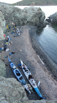 Un petit bivouac sympa au niveau des vestiges d'une toute petite mine exploitant probablement du cuivre vu la couleur verte de la roche