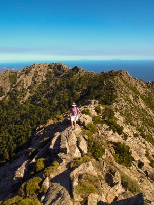 Sea to summit, rando au sommet du Monte Capanne (1018m) en partant du bivouac au bord de l'eau !