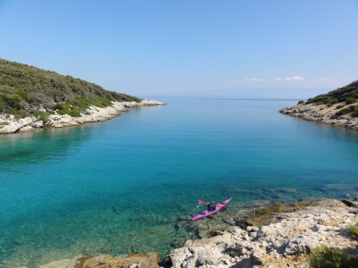 Du très froid au très chaud, Mika s'adapte :-). Itinérance kayak de mer en Croatie (2011).