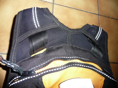 Gilet Aquatic de Hiko, zip de poche pour hydratation et bretelles