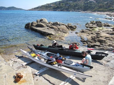 Petrel tempest de JF kayak au premier plan, Laser de Rainbow en second plan et Klondike