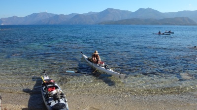La stabilité du kayak permet de s'installer et de remonter à bord assez sereinement