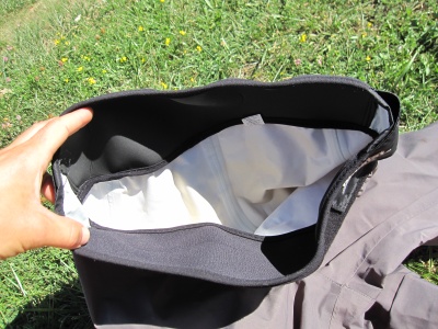 Pantalon Kokatat : ceinture néoprène avec velcro permettant une large plage de réglage